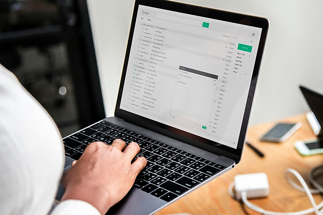 Señales de que un correo de empresa está en la lista negra